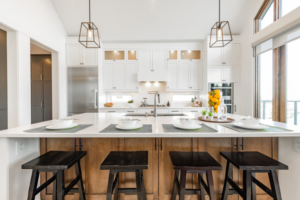 Bright,,Spacious,And,Modern,Farmhouse,Style,Kitchen